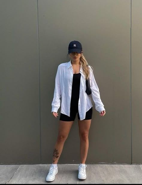 10 inspirações de looks estilosos para a academia Look Disney, Look Academia, Outfit Verano, Casual Day Outfits, Classy Casual Outfits, Athleisure Outfits, Casual Chic Outfit, Sporty Outfits, Cute Simple Outfits