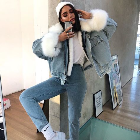 winter wear Fur Jacket Outfit, Summer Outfits Minimalist, Denim Jacket With Fur, Stylish Fall Outfits, Classic Denim Jacket, Summer Dress Outfits, Casual Winter Outfits, Line Jackets, Fall Fashion Outfits