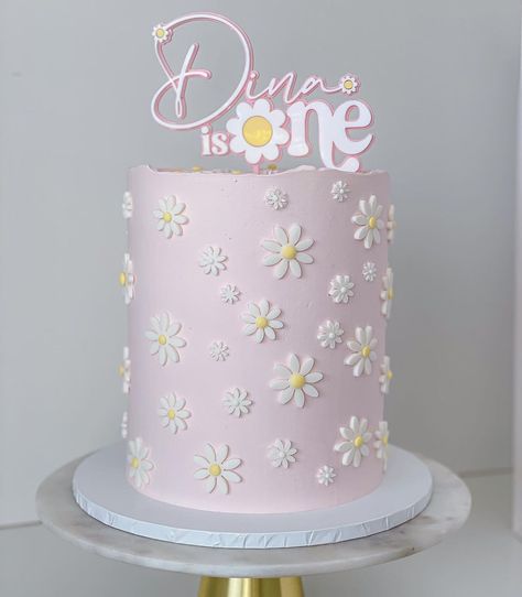 Cakes By Angelica (@cakes_by_angelica) | Instagram Birthday Cake For Women Simple, 1st Bday Cake, Baby First Birthday Themes, Daisy Cakes, Daisy Party, Baby Birthday Decorations, Yellow Birthday, 2 Birthday Cake, 1st Birthday Cakes