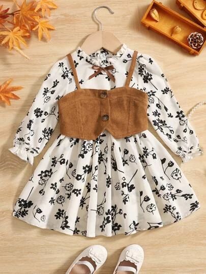 SHEIN Baby Flap Detail Jacket & Ditsy Floral Frilled Cami Dress | SHEIN USA Cottagecore Baby Clothes, Newborn Baby Girl Outfits, Baby Mode, Romper Designs, Crochet Romper, Ditsy Floral Dress, Trendy Baby Clothes