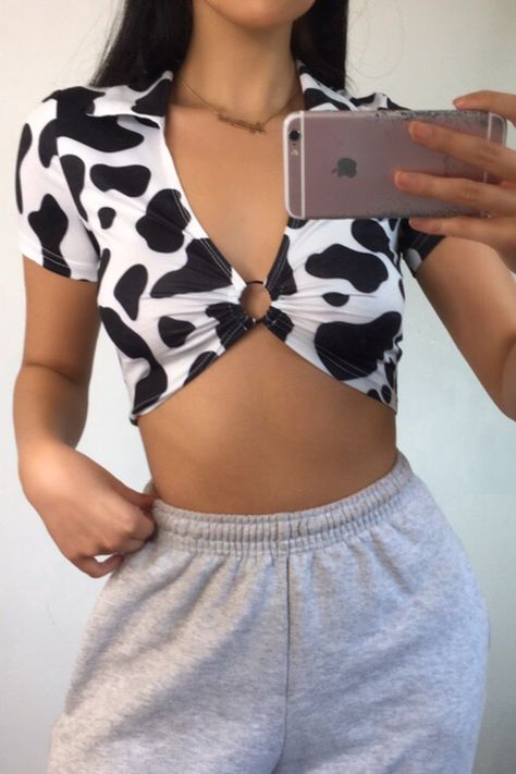 Cow Print Top, Outfit Layout, Illustration Fashion Design, Cow Boy, Swaggy Outfits, Hot Outfits, Girls Fashion Clothes, Cow Print, Aesthetic Outfits