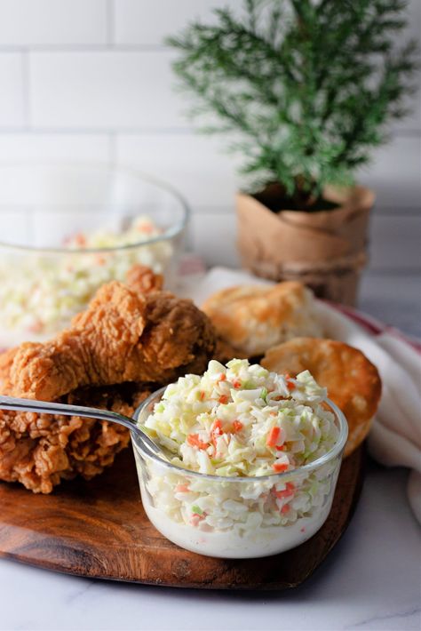 Coleslaw Kfc, Chicken And Coleslaw, Easy Honey Glazed Carrots, Sweet Coleslaw Recipe, Copycat Kfc Coleslaw, Sherry Recipes, Copycat Kfc, Kfc Coleslaw Recipe, Juicy Hamburgers