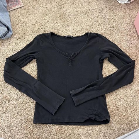 Long Sleeve Brandy Melville Top, Fall Thrifting, Brandy Long Sleeve, Brandy Shirt, Early 2000s Outfits, Brandy Melville Shirts, Brandy Melville Long Sleeve, Trendy Outfits Indian, Brandy Melville Top