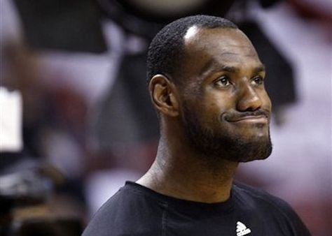 lebron-hairline Lebron Funny Face, Lebron Hairline, Lebron Funny, Nike Inspiration, Nba Funny, Nike Janoski, Goofy Face, Nike Quotes, Nike Runners