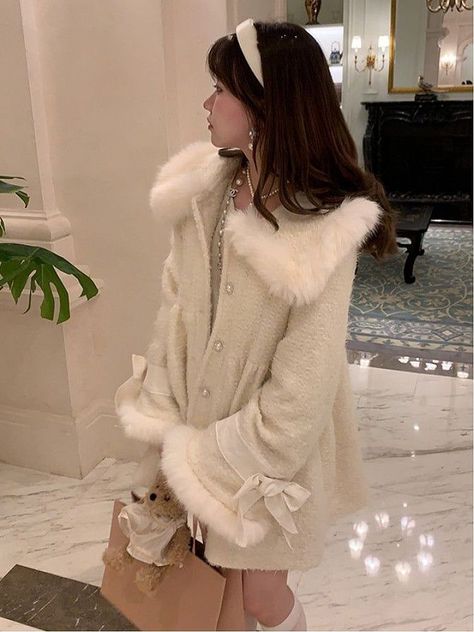 White Winter Coat, Trendy Outfit Inspo, Winter Outfits Aesthetic, Pink And White Dress, Cute Coats, Winter Fashion Outfits Casual, Bear Outfits, Collar Coat, Fashion Aesthetics