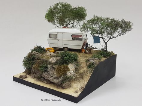 Camping diorama 1/43 scale Camping Diorama Ideas, Camping Diorama, Diaroma Ideas, Diorama 1:64, Camper Art, Wooden Toy Trucks, Cool Kids Rooms, Diorama Ideas, Doll House Crafts