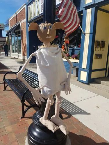 2017 Saline Scarecrow Contest Entries Scarecrow Contest, Dobby The House Elf, Scaredy Squirrel, Scarecrow Ideas, Scarecrow Festival, House Elf, Dobby Harry Potter, Halloween Scarecrow, Monster Book Of Monsters