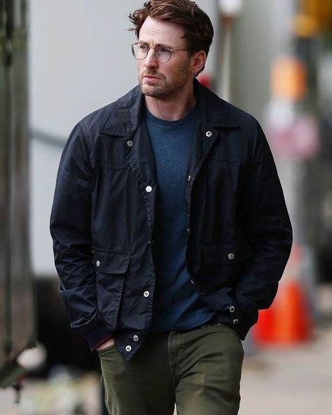 Robert Pattinson Style, Christopher Evans, Mood Clothes, Captain My Captain, Steve Rogers Captain America, Robert Evans, Chris Evans Captain America, Harrison Ford, Aesthetic Guys