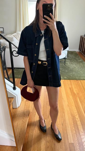 kim brannigan on Instagram: "it’s all about adding in one element that’s effortless! whether that’s an oversized denim shirt or an relaxed pair of jeans. it will make such a difference in giving a minimal vibe rather than feeling like an old money aesthetic costume  . . . . . #stylingtips #minimalstyle #oldmoneyaesthetic #fallfashion" Denim Shirt Outfit Aesthetic, Denim Shirt And Skirt Outfit, Denim Oversized Shirt Outfit, Kim Brannigan, Denim Shirt With Skirt, Denim Button Up Shirt Outfit, Oversized Denim Shirt Outfit, Sleeveless Top Outfit, Denim Vest Outfit