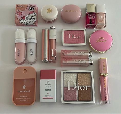 Koleksi Makeup, Alat Makeup, Makeup Tip, Makeup Bag Essentials, Makeup Needs, Fancy Makeup, Dior Makeup, Lip Glosses, Makeup Obsession