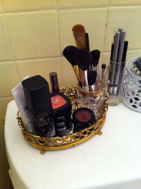 In case anyone is wondering how the makeup storage project was completed:  40's vanity tray, small vintage bud vase, and vintage condiment holder for brushes.  Thanks Cambridge antiques market Makeup Basket Storage, Makeup Organization Vintage, Vintage Makeup Brush Holder, Vintage Makeup Organization, Vintage Makeup Storage, 1990 Makeup, Makeup Basket, Makeup Caddy, Rangement Makeup