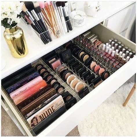 Makeup Organization Ikea, Desk Drawer Organisation, Bedroom Desk Organization, Organized Makeup, Diy Makeup Organizer, Makeup Storage Drawers, Organization Vanity, Makeup Collection Storage, Rangement Makeup