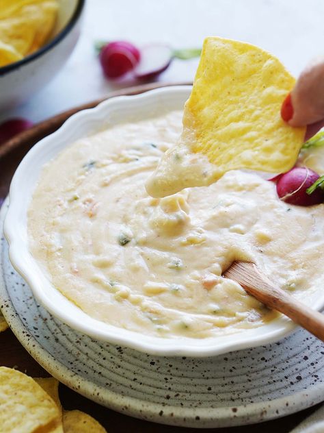 Want a good Queso Blanco Dip? Are you obsessed with Queso like I am? Well now you can make a delicious one at home! Be prepared to taste a super delicious White Cheese Dip that everyone will love! Queso Blanco Recipe, Queso Blanco Dip, Queso Dip Recipe, White Cheese Dip, Dip Sauces, Queso Dip Recipes, Oaxaca Cheese, Queso Recipe, Food Truck Ideas