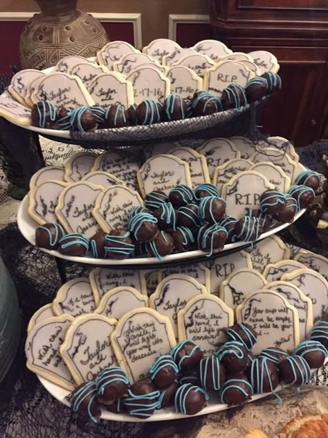 My daughter had a Corpse Bride themed bridal shower. The cookies have the vows from the movie Corpse Bride Theme Party, Corpse Bride Wedding Theme, Corpse Bride Theme, Emo Wedding, Bride Party Ideas, Beetlejuice Wedding, Corpse Bride Wedding, Bride Cookies, Halloween Bridal Showers