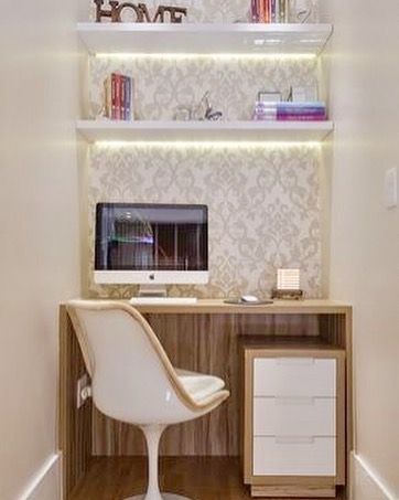 44 Me gusta, 2 comentarios - Ketzy Stephenson (@ketzystephenson_realtor) en Instagram: "Office Decor💡 oficina en casa ~ office at home 👩🏻‍💻🏡 #tinyspaces #officeathome #homes #interiors…" Home Office For Man, Study Table Designs, Casa Vintage, Small Home Office, Craft Room Office, Bookshelf Decor, Trendy Home, Home Office Design, Home Office Desks