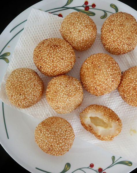 Sesame Seeds Recipes, Seed Balls, Coffee Cheesecake, Cream Puff Recipe, Sweet Red Bean, Chinese Dessert, Sweet Dough, Filipino Desserts, Balls Recipe