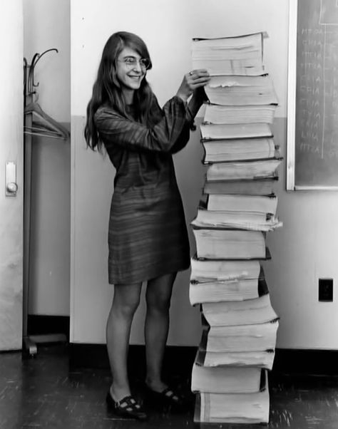 Margaret Hamilton, lead software engineer, Project Apollo. Showing offer her source code. https://medium.com/@3fingeredfox/margaret-hamilton-lead-software-engineer-project-apollo-158754170da8 … Valentina Tereshkova, Margaret Hamilton, Apollo Space Program, Apollo 11 Moon Landing, Photos Rares, Apollo Program, Women Rights, Nasa Apollo, Apollo Missions