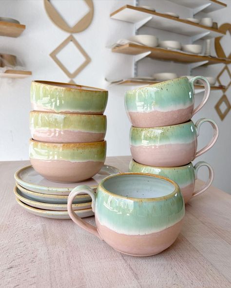 Lea Starke on Instagram: “cute set incoooooming 🥺 this was a beautiful commission for a customer who actually placed one of the biggest orders back when I was a real…” Ceramic Place Settings, Pottery Candles, Pottery Tableware, Pottery Inspo, Pottery Glaze, Pottery Candle, Clay Studio, Architectural Pieces, Pretty Mugs