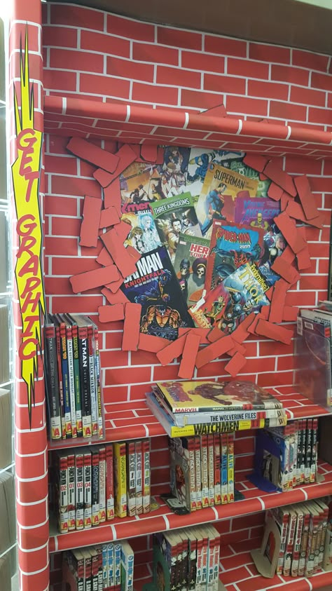 Graphic Novel Display For Library, Comic Book Classroom Decor, Graphic Novel Library Display, Library Book Return Ideas, Bookstore Display Ideas, Graphic Novel Display, Christmas Library Display, Bookstore Display, Comic Display