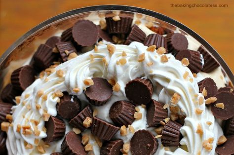 The Baking ChocolaTess | Ultimate Reese’s Peanut Butter Cup Brownie Trifle | http://www.thebakingchocolatess.com Brownies Peanut Butter, Cup Brownie, Mini Brownie Bites, Peanut Butter Cup Brownies, Rustic Wreaths, Brownie Trifle, Reese's Peanut Butter Cup, Pb Cups, Brownie Cups