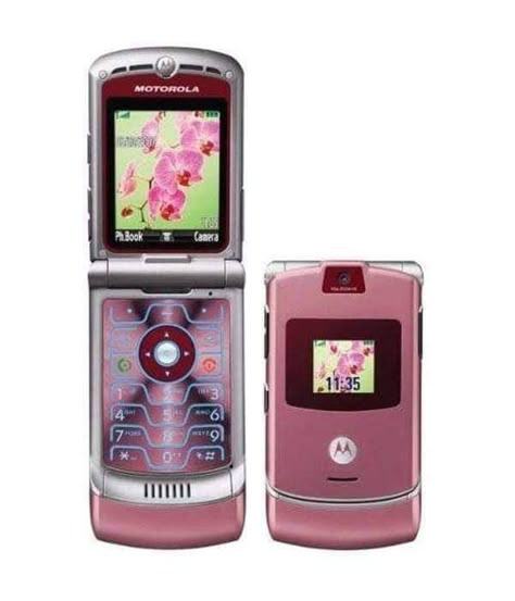 Motorola Flip Phone Aesthetic, Motorola Flip Phone, Motorola Flip, Flip Phone Aesthetic, Old Cell Phones, Childhood Memories 2000, Handwritten Quotes, Retro Gadgets, Motorola Razr