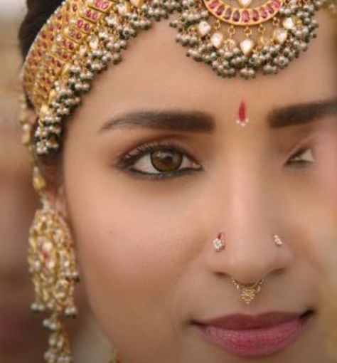 Ponniyan Selvan, Brown Noise, Ponniyin Selvan, Trisha Actress, Double Nose Ring, Cute Nose Piercings, Moms Photography, South Indian Bridal Jewellery, Nose Ring Jewelry