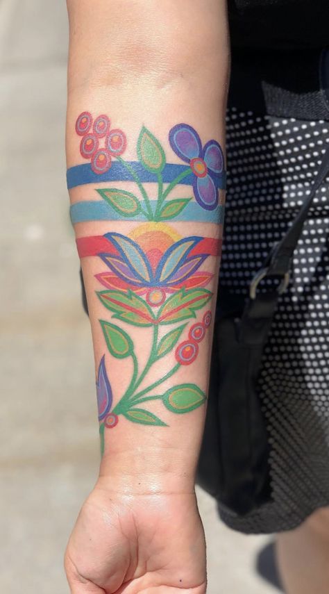 Native American Flowers Tattoo, Native Flowers Tattoo, Beadwork Tattoo, Native American Floral Tattoo, Traditional Indigenous Tattoos, Indigenous Tattoo Ideas For Women, Indigenous Tattoo, Indigenous Floral Tattoo, Ojibwe Floral Tattoo