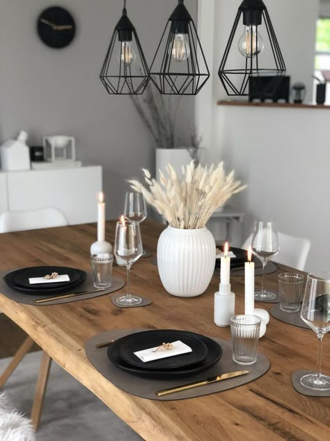 Home Dining Table Setting, Modern Kitchen Table Set, Scandinavian Dinner Table Setting, Dining Table Dishes Decor, Modern Scandinavian Dining Table, Dining Table Set Up Dinnerware, Dinning Plates Set, Black Dining Table Setting, Dining Table Set Up Decor