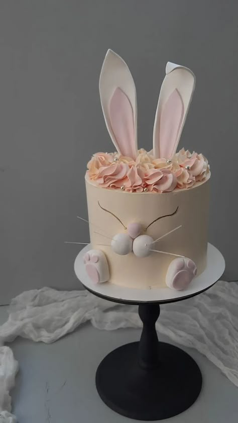 Easter Cake Designs, Easter Cake Decorating, Baby First Birthday Cake, Rabbit Cake, Buttercream Cake Decorating, Beautiful Birthday Cakes, Bunny Cake, Easy Cake Decorating, Cake Decorating Designs