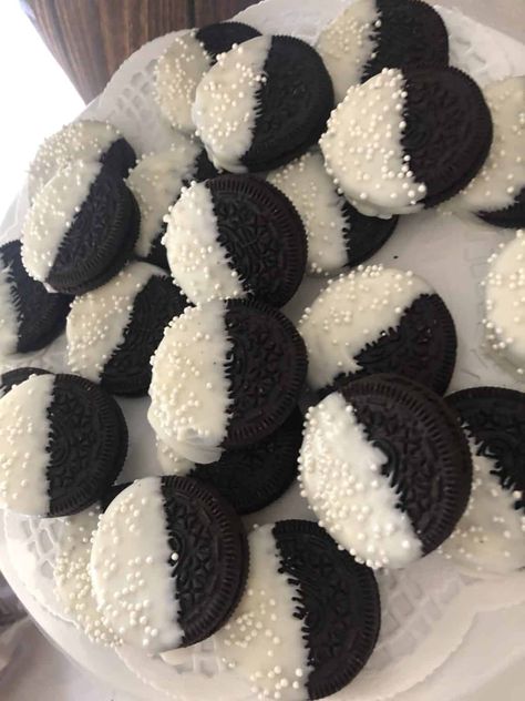 Oreo Dessert Table, Engagement Party Ideas Decorations Decor Dessert Tables, Easy Cookies For Wedding Cookie Table, Wedding Dessert Table Cookies, Boys Confirmation Party Ideas, Simple Engagement Party Ideas At Home, Communion Food Ideas, Food For Engagement Party, Engagement Party Foods