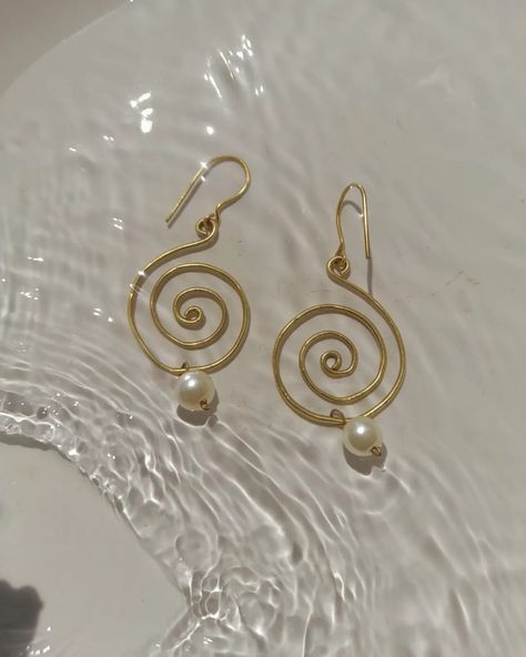 Taking Photos Of Earrings, Earring Photography Ideas, Earring Product Photography, Earrings Photography Ideas, Earring Photography, Earrings Photography, Jewellery Photo, Diy Wire Jewelry Rings, Summer Shoot