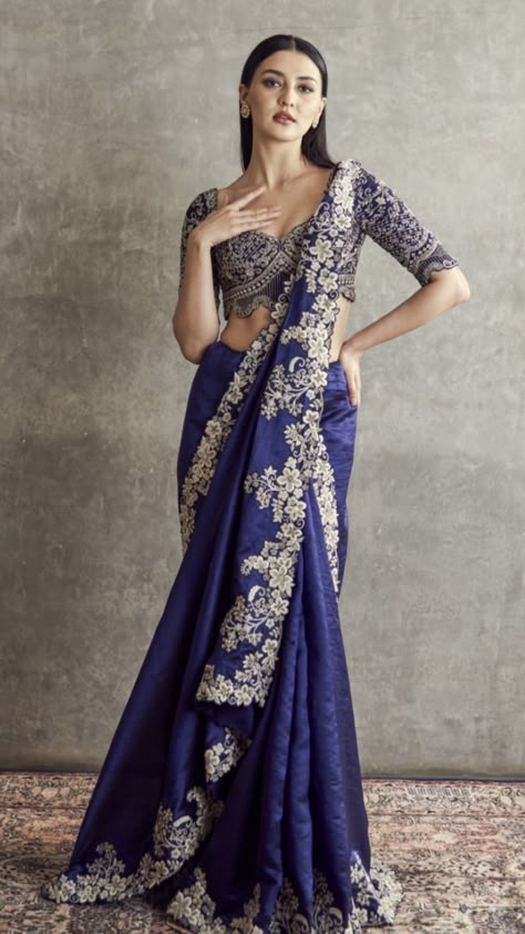 Purple Indian Outfit, Saree Look For Wedding, Latest Saree Design, भारतीय दुल्हन संबंधी, Draping Ideas, Choli Design, डिजाइनर कपड़े, Saree Wearing Styles, Saree Draping Styles