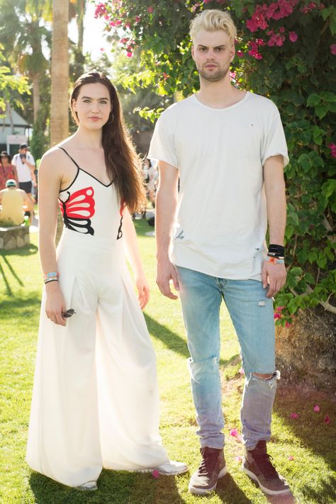 Sofi-Tukker Sofi Tukker Outfit, Sofi Tukker Style, Wearable Technology Fashion, Sofi Tukker, 90s House, Coachella 2017, Dance Pop, House Vibes, Technology Fashion