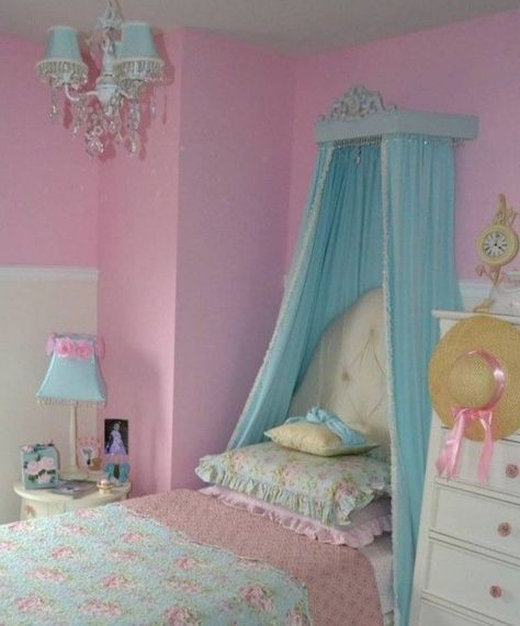 Millie Core, Girls Bed Canopy, Rooms Decoration, Candy Girls, Bed Crown, Antique Lamp Shades, Princess Bedroom, Princess Bed