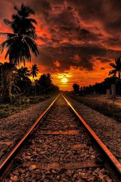 Orange sunset with the railway track Best Sunset, Amazing Sunsets, Beautiful Sunrise, Train Tracks, Alam Yang Indah, Sunset Beach, Beautiful Sky, A Train, Beautiful Sunset