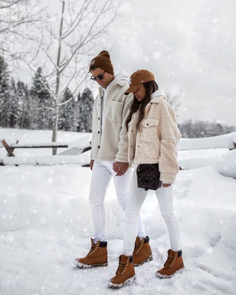 What to Pack For a Ski Trip - Mia Mia Mine Couples Winter Outfits, Matching Winter Outfits For Couples, Couple Winter Outfits, Winter Wonderland-party, Couple Outfits Matching, Mia Mia Mine, Couple Outfit Ideas, Couple Matching Outfits, Couple Fits