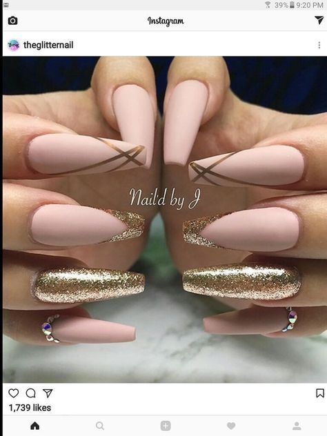 Uñas Graduation Nail Designs, Prom Nail Designs, Gold Nail Designs, Graduation Nails, Gold Nail, Prom Nails, Nails Coffin, Coffin Nails Designs, Pretty Acrylic Nails