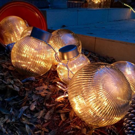 Easy Outdoor Christmas Decor, Cheap Light Fixtures, Looking Glass Paint, Lighting Your Garden, Ideas For Front Porch, Outdoor Christmas Decor Ideas, Outdoor Furniture Diy, Painted Globe, Diy Christmas Lights