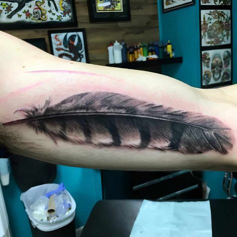 The Top 22 Feather Tattoo Designs For Men Feather Tattoo Men, Arrow Tattoo Men, Feather Arrow Tattoo, Tattoos Man, Quill Tattoo, Feather Arrow, Arrow Feather, Feather Tattoo Design, Tattoo Designs For Men