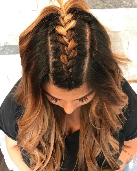 CafeMom.com : Down-the-Middle French Braid : 45 Gorgeous Braided Hairstyles That Are Easy To Do -- A simple French braid down the middle and into a ponytail is such a cute look. It's a fun way to switch it up for people who love a good half-up hairstyle. Plus, it has a bit of a futuristic, Star Wars flair. Move over, Princess Leia! Dirndl Hairstyles, Easy Braid Styles, Gorgeous Braids, Long Box Braids, French Braid Hairstyles, Fishtail Braid, Two Braids, Peinados Fáciles Para Cabello Corto, Penteado Cabelo Curto