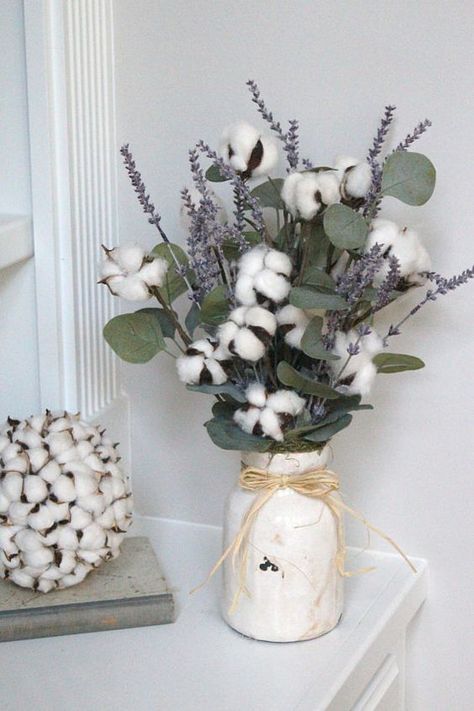 15 a cozy arrangement with cotton, eucalyptus and lavender is ideal for a rustic wedding - Weddingomania Cotton Decor, Rustic Mason Jars, Home Floral Arrangements, Rustic Vase, Deco Nature, Cotton Flower, Flowers Arrangements, Deco Floral, Country House Decor