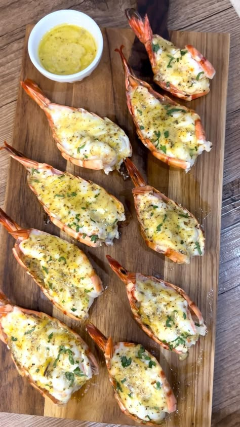 𝘀𝗶𝗺𝗽𝗹𝗲𝗵𝗼𝗺𝗲𝗰𝗼𝗼𝗸𝘀 | Baked butterfly shrimps Ingredients * 12 jumbo shrimps * Chopped coriander to garnish For the sauce * 3 tbsp olive oil * 3 tbsp lemon… | Instagram Jumbo Prawns Recipes, Butterfly Shrimp Recipes, Shrimp Plating, Fancy Dinner Ideas, Best Shrimp Recipe, Butterfly Prawns, Small Shrimp Recipes, Easy Grilled Shrimp Recipes, Healthy Seafood Dishes