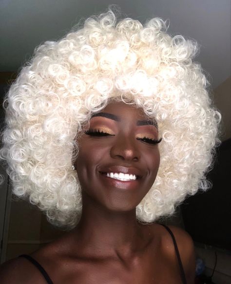 White Hair Dark Skin, White Curly Hair, White Afro, Blonde Hair Girl, Pelo Afro, Afro Wigs, Hair Reference, Black Beauty, Black Girls Hairstyles