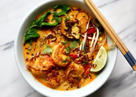 Coconut Curry Noodle Soup, Tofu Puffs, Asian Noodle Soup, Laksa Soup, Curry Noodle Soup, Asian Soup Noodle, Chili Rice, Crispy Shallots, Curry Noodles