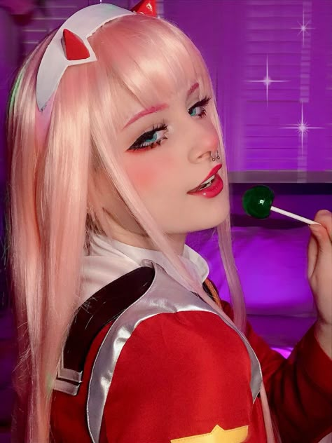 zerotwo cosplay by @spleensauce on insta and tiktok Zero Two Makeup, Zero Two Eyeliner, Zero Two Makeup Tutorial, Blonde Cosplay Characters, Chica Cosplay, Pink Hair Cosplay, Cosplay Zero Two, Pink Hair Cosplay Ideas, Kawaii Pink Cosplay Costume For Halloween