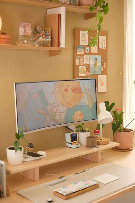 Light and cozy home office featuring a sit and stand desk made of solid wood. Home Office Ergonomic Desk Ideas, Office With Feature Wall, Ergonomic Desk Setup Aesthetic, Desk Setup Shelf, Room Desk Inspiration, Cute Aesthetic Office, Cozy Standing Desk, Cozy Aesthetic Desk Setup, Cute Wooden Desk