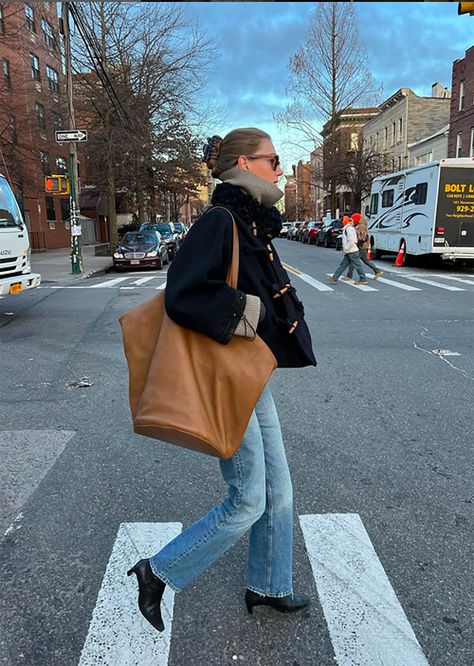 Danish Style Fashion, Danish Fashion Copenhagen Street Style, Cecilie Moosgaard, Copenhagen Street Style, Street Style Bags, Minimal Street Style, Danish Fashion, Danish Style, Casual Outfit Inspiration