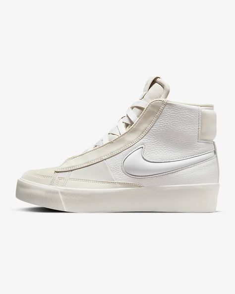 Nike Blazer Mid Victory Women's Shoes. Nike.com Nike Blazer Mid Women, Nike Blazer Mid Victory Outfit, Nike Blazer Mid Victory, Blazer 77, Blazers Shoes, Nike Boots, Nike High Tops, Nike High, Nike Models