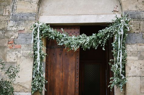 Olive Leaf Garland | photography by http://www.leliascarfiotti.com Olive Leaf Garland, Olive Branch Garland, Olive Branch Wedding, Algarve Wedding, Medical Study, Couple Together, Pew Decorations, Olive Wedding, Wedding In Tuscany