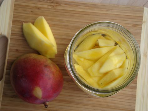 Mango Liqueur Canning Mango, Alcohol Infused Fruit, Infused Fruit, Mango Vodka, Adult Snacks, Fruit Mango, Homemade Alcohol, Homemade Liquor, Homemade Beer